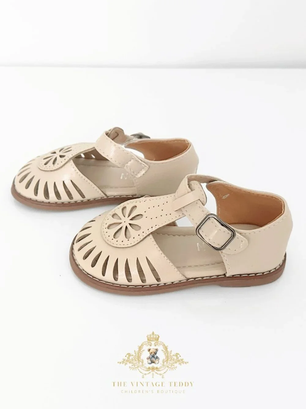 NWT Cute Girls Daisy Cutout T-Strap Sandals Children's Shoes Vanilla Cream 8.5